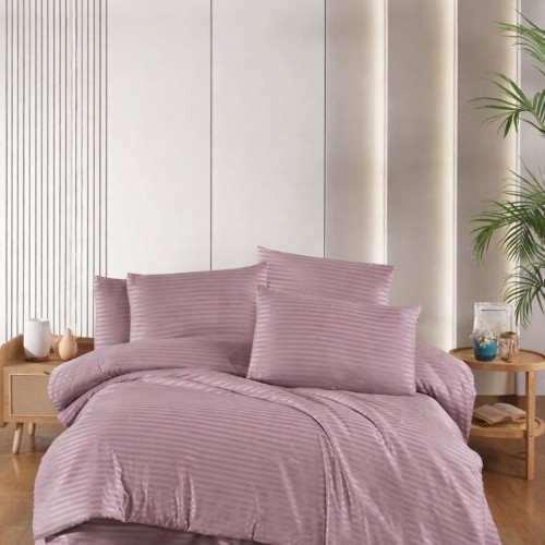 Deluxe Çift Kişilik Çizgili Saten Nevresim Takımı – Parlak ve Yumuşak Kumaş