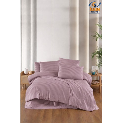 Deluxe Çift Kişilik Çizgili Saten Nevresim Takımı – Parlak ve Yumuşak Kumaş